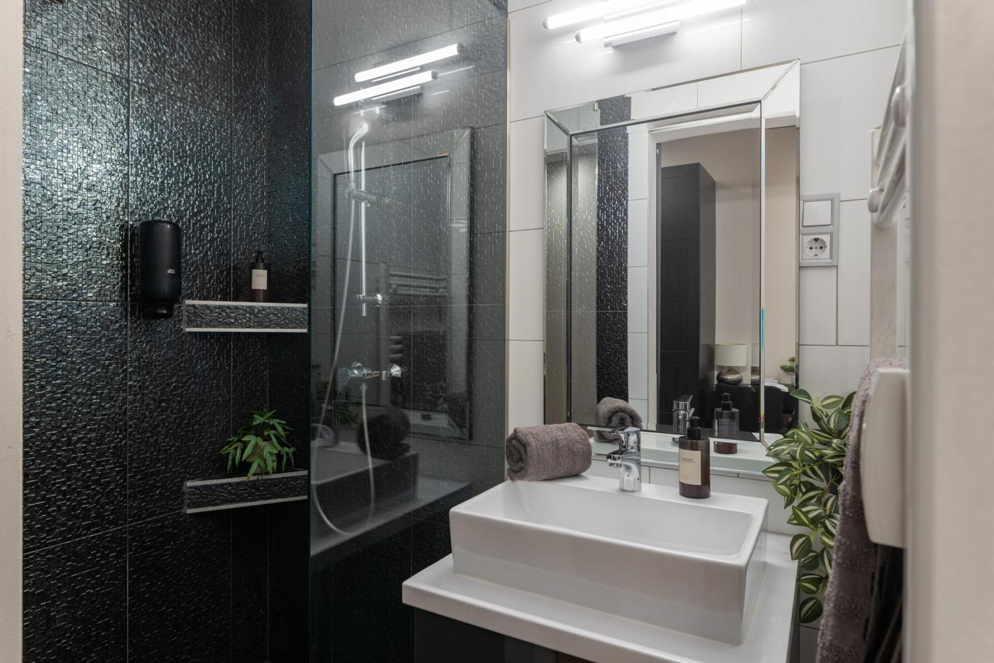 Chic Central 1Br Retreat Near New York Cafe With View Budapešť Exteriér fotografie